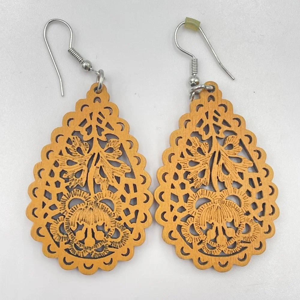 VTG Boho Retro Wooden Filigree Teardrop Earrings Set Mustard Yellow & Sage Green